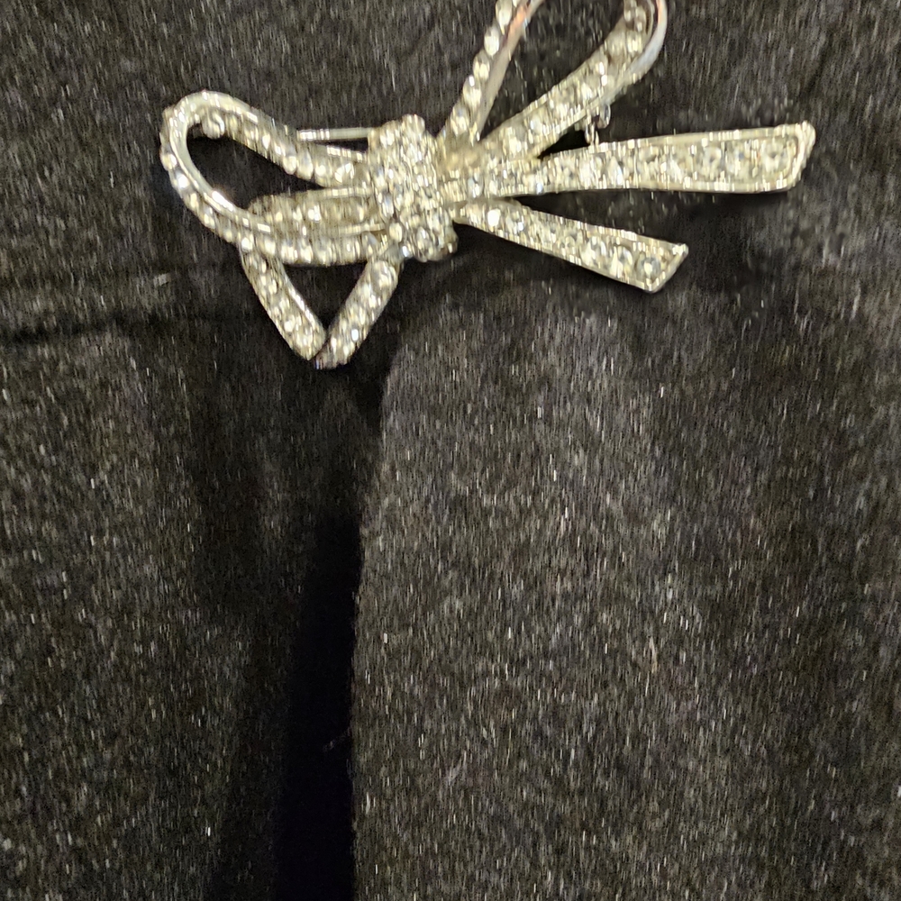 Chic Black Women's Cape with Bow Detail - Picture 4 of 6